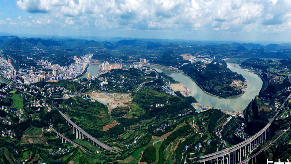 俯视苍溪县城与孙家仑嘉陵江两岸图景