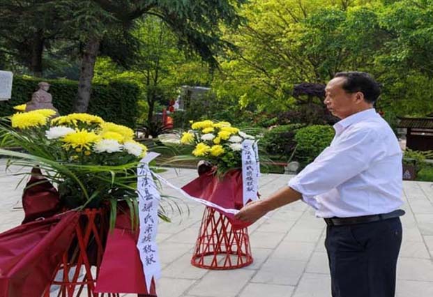 苍溪孙氏代表敬拜苍溪武当山孙氏红军陵园